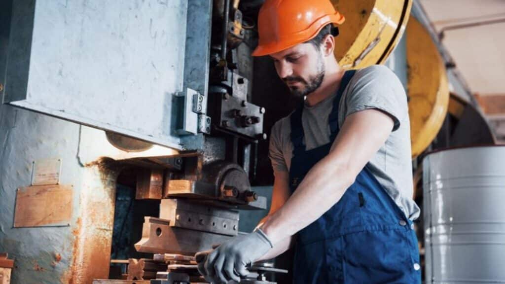 Your Guide to Selecting the Right Fabricator for Industrial Steel Components